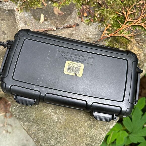 Black Portable Herf-a-dor Humidor Cigar Case and Accessories - Picture 4 of 14